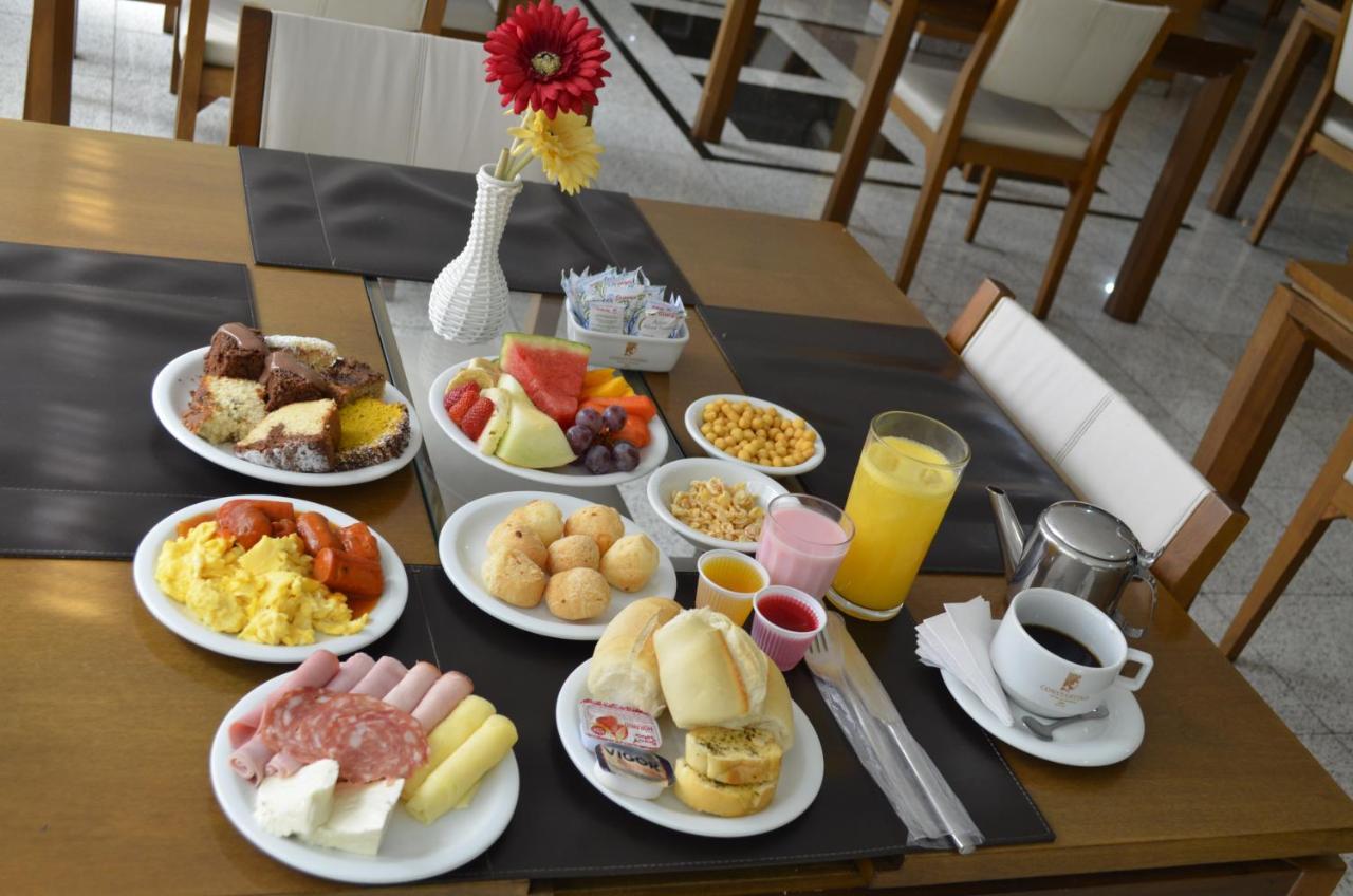 Constantino Hotel E Eventos ジュイス・デ・フォーラ エクステリア 写真 A typical continental breakfast