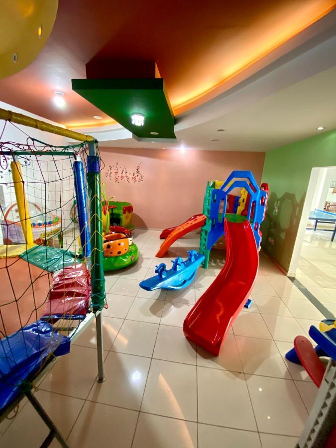 Constantino Hotel E Eventos ジュイス・デ・フォーラ エクステリア 写真 An indoor playground in a shopping mall