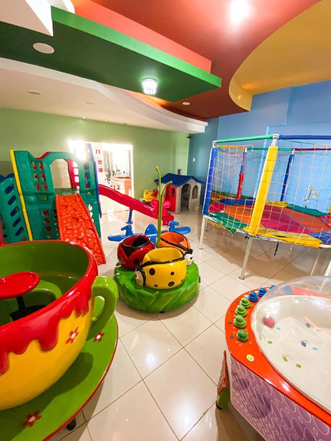 Constantino Hotel E Eventos ジュイス・デ・フォーラ エクステリア 写真 An indoor playground