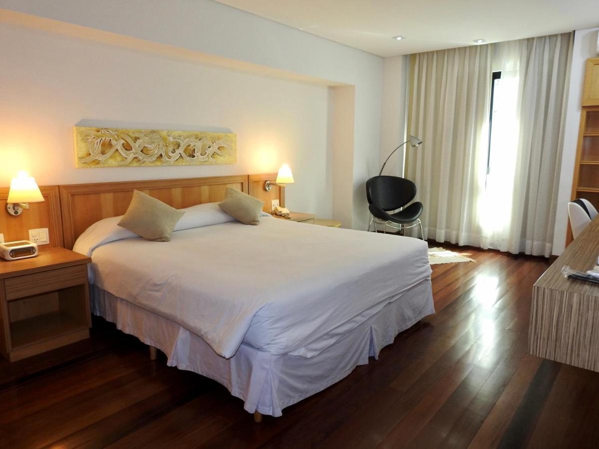 Constantino Hotel E Eventos ジュイス・デ・フォーラ エクステリア 写真 A bedroom at the hotel