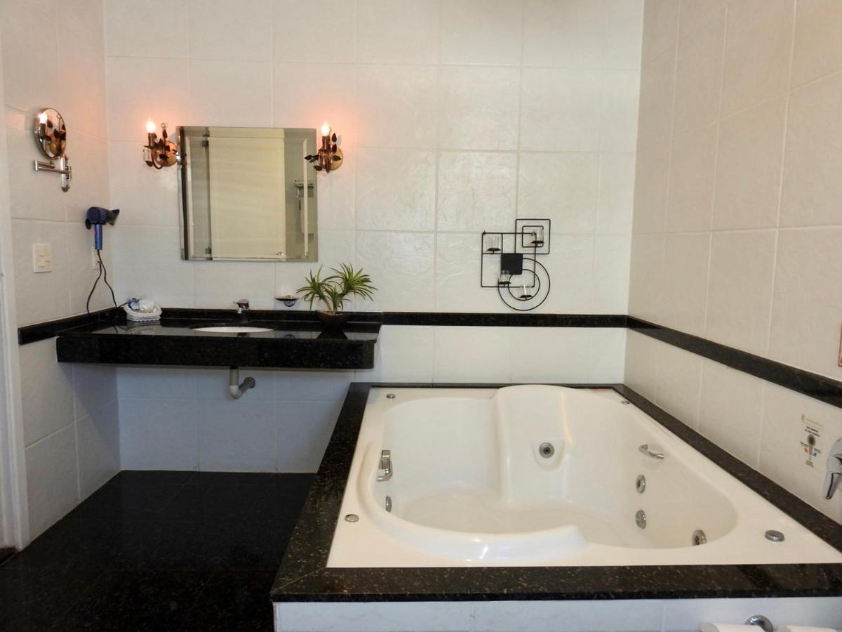 Constantino Hotel E Eventos ジュイス・デ・フォーラ エクステリア 写真 A whirlpool bathtub